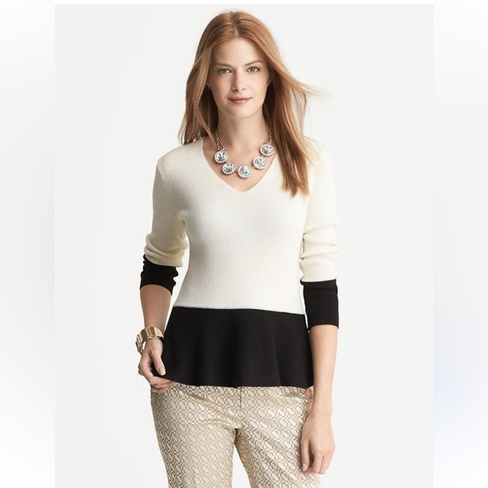 Banana Republic Italian Yarn Cashmere Wool Blend Ruffled‎ V-Neck Sweater Luxury